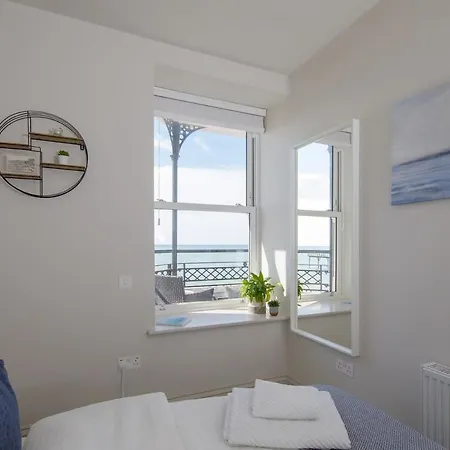Panoramic Sea Views In Beachfront Apt W Balcony Bognor Regis Exterior photo