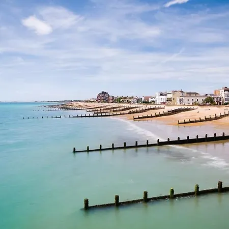 Panoramic Sea Views In Beachfront Apt W Balcony Bognor Regis Exterior photo