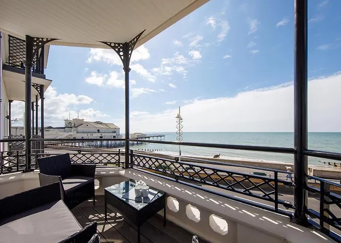 Panoramic Sea Views In Beachfront Apt W Balcony