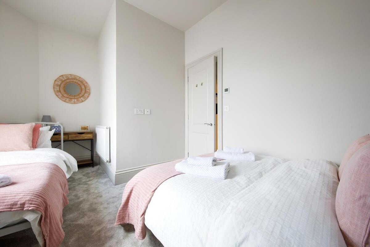 Apartment Panoramic Sea Views In Beachfront W Balcony Bognor Regis