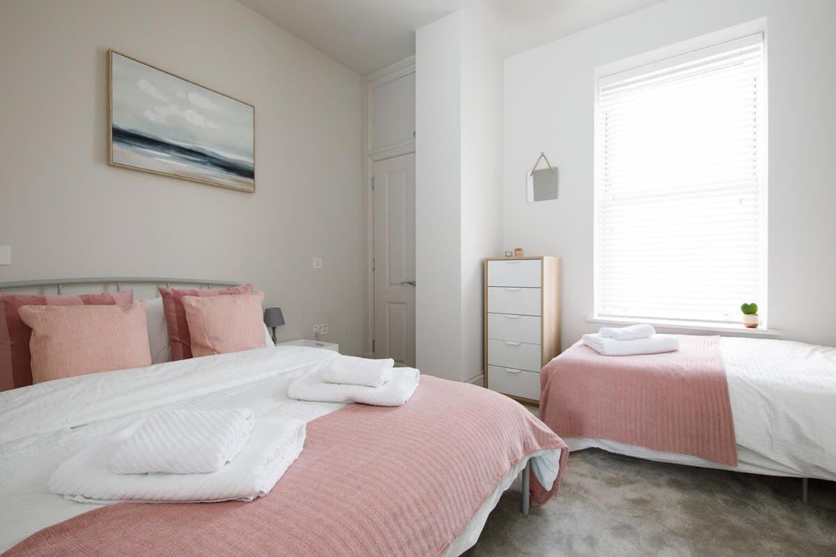 Panoramic Sea Views In Beachfront W Balcony * Bognor Regis