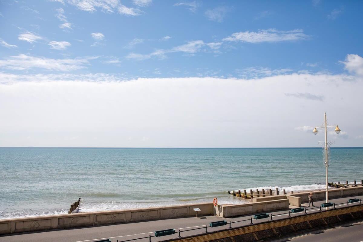 Panoramic Sea Views In Beachfront W Balcony