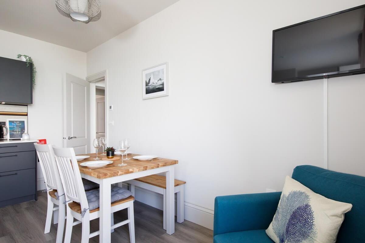 Panoramic Sea Views In Beachfront W Balcony Apartment Bognor Regis